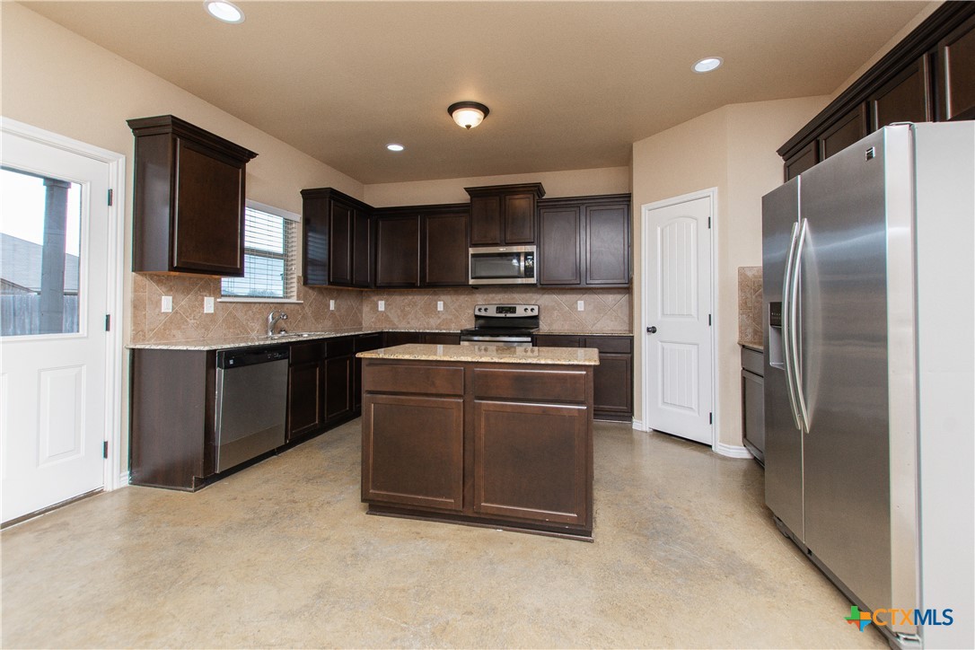 103 W Libra Drive Property Photo 7
