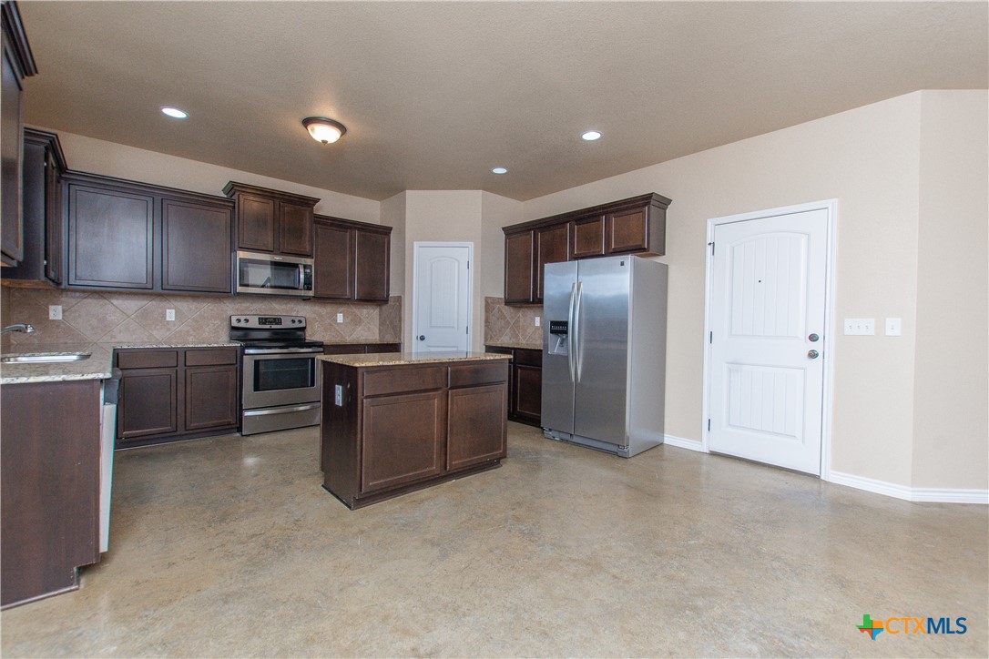 103 W Libra Drive Property Photo 8