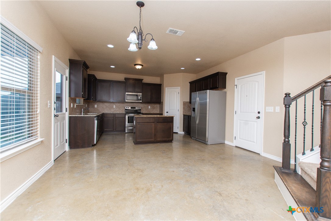 103 W Libra Drive Property Photo 9