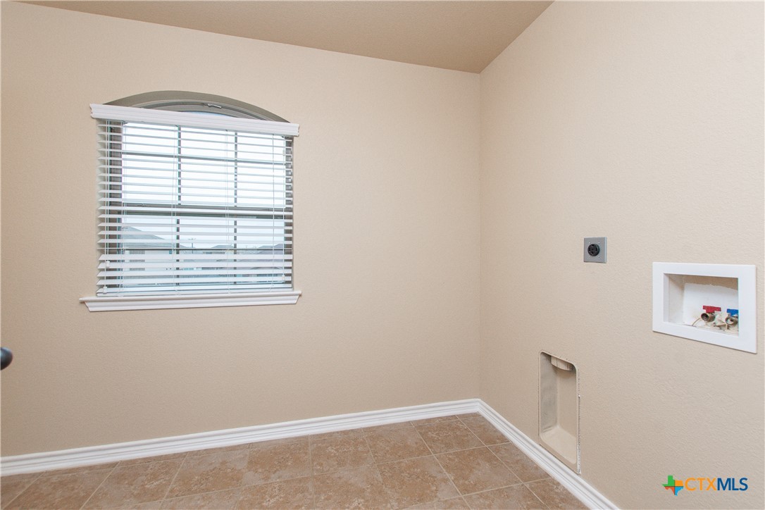 103 W Libra Drive Property Photo 10