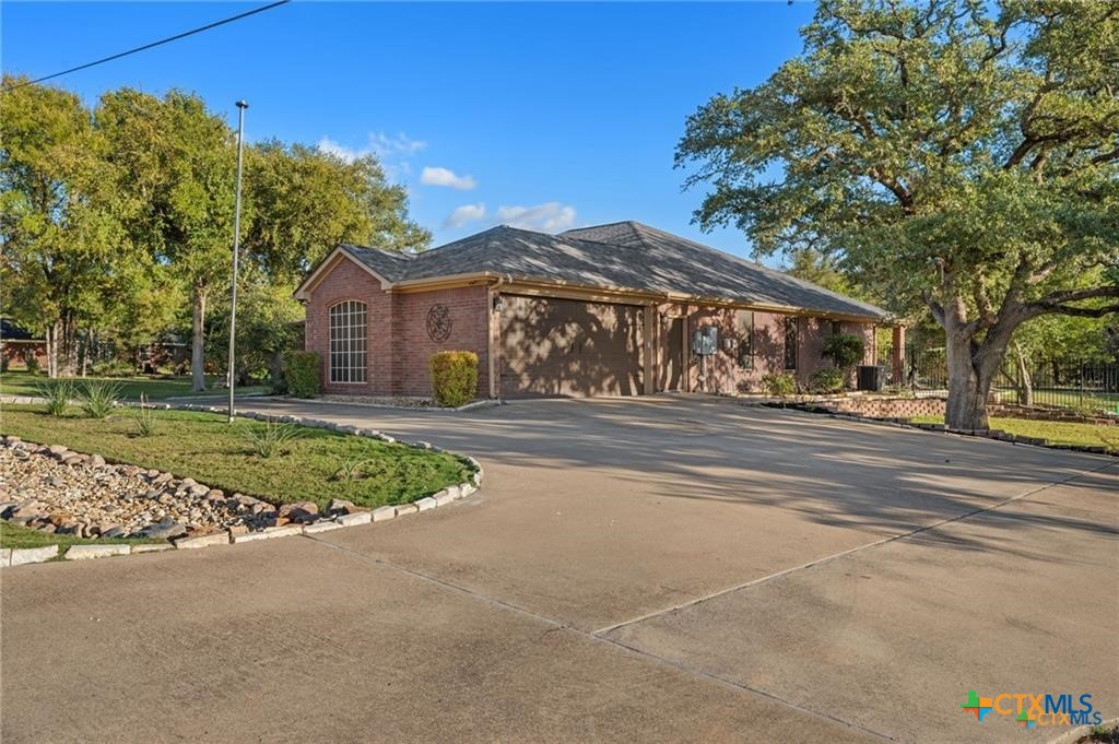 686 Benchmark Trail Property Photo 2