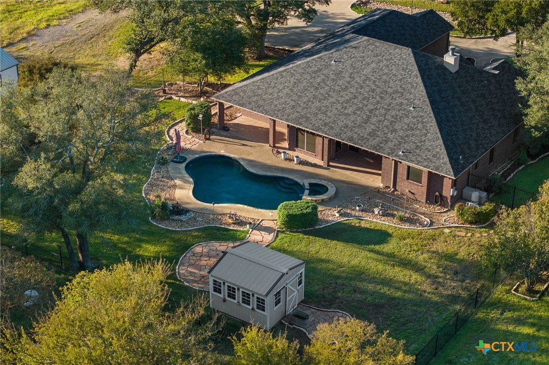 686 Benchmark Trail Property Photo 37