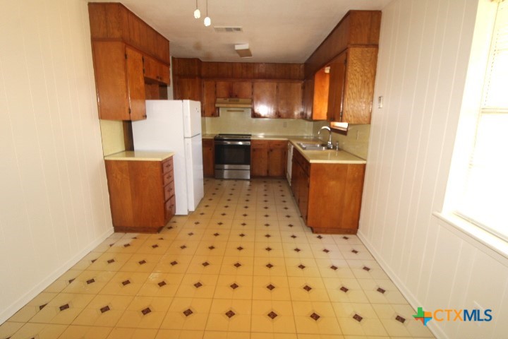 1603 Hughes Avenue Property Photo 4