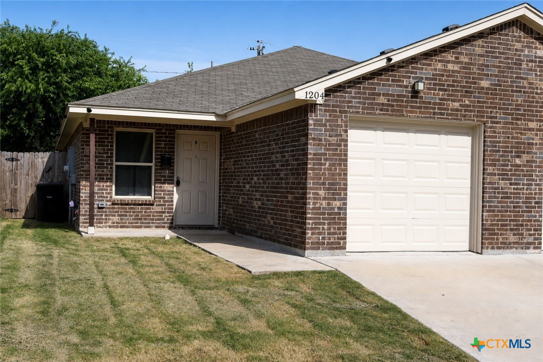 1204 N 18th Street B Property Photo 2