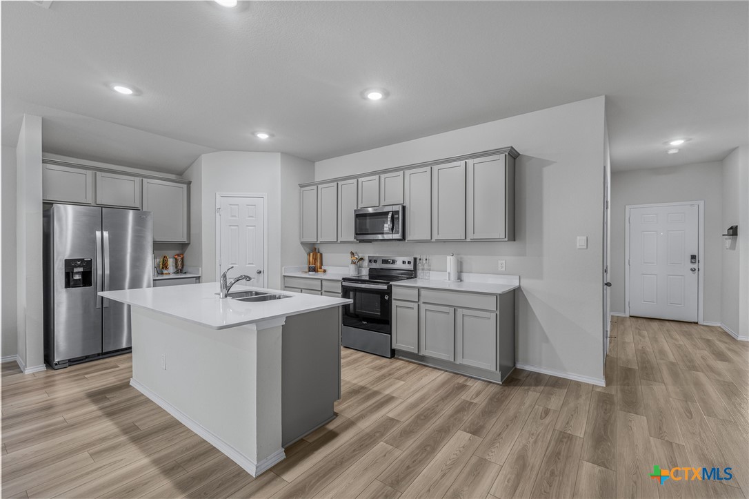 4011 Baerlon Cove Property Photo 4