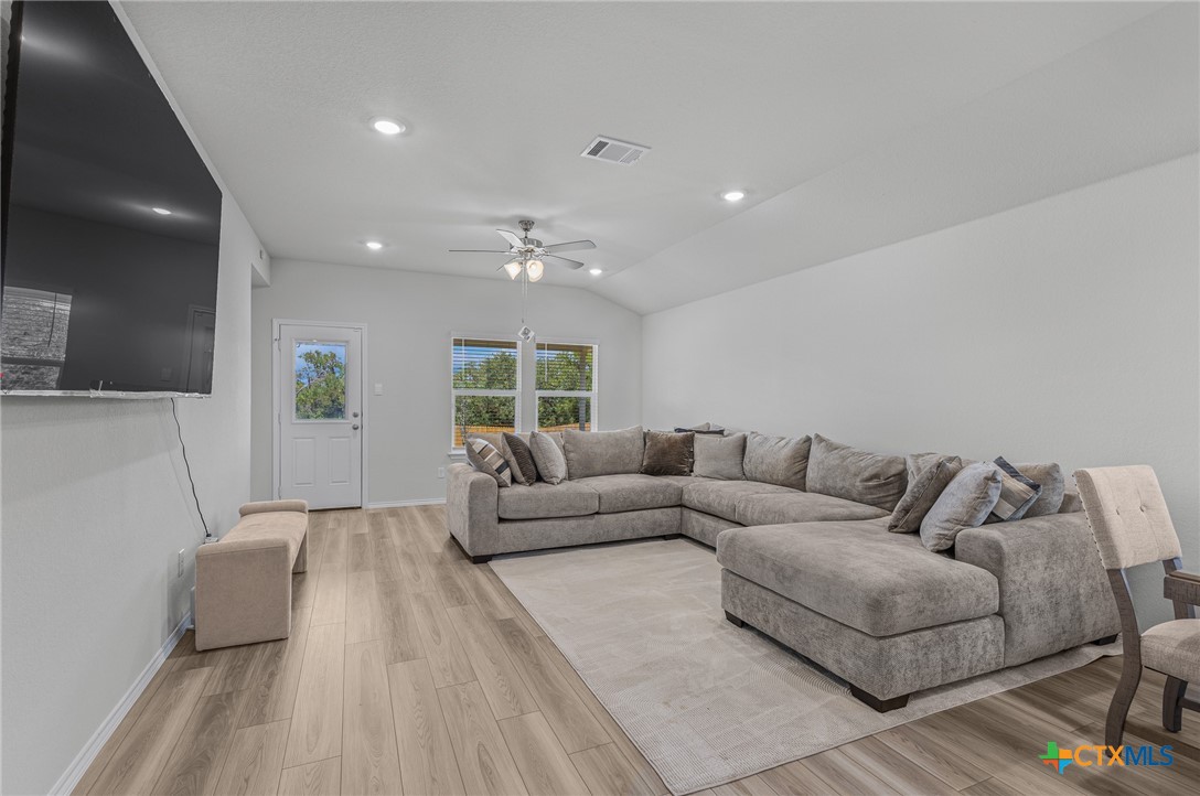 4011 Baerlon Cove Property Photo 10