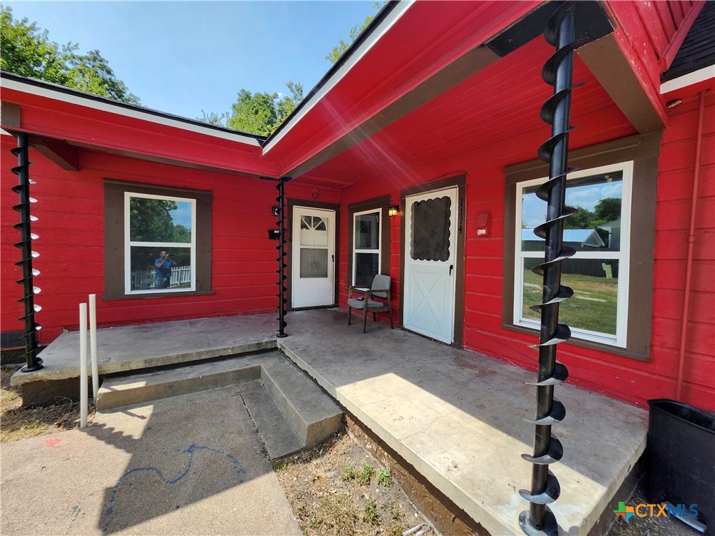 1116 S 2nd Street Property Photo 4