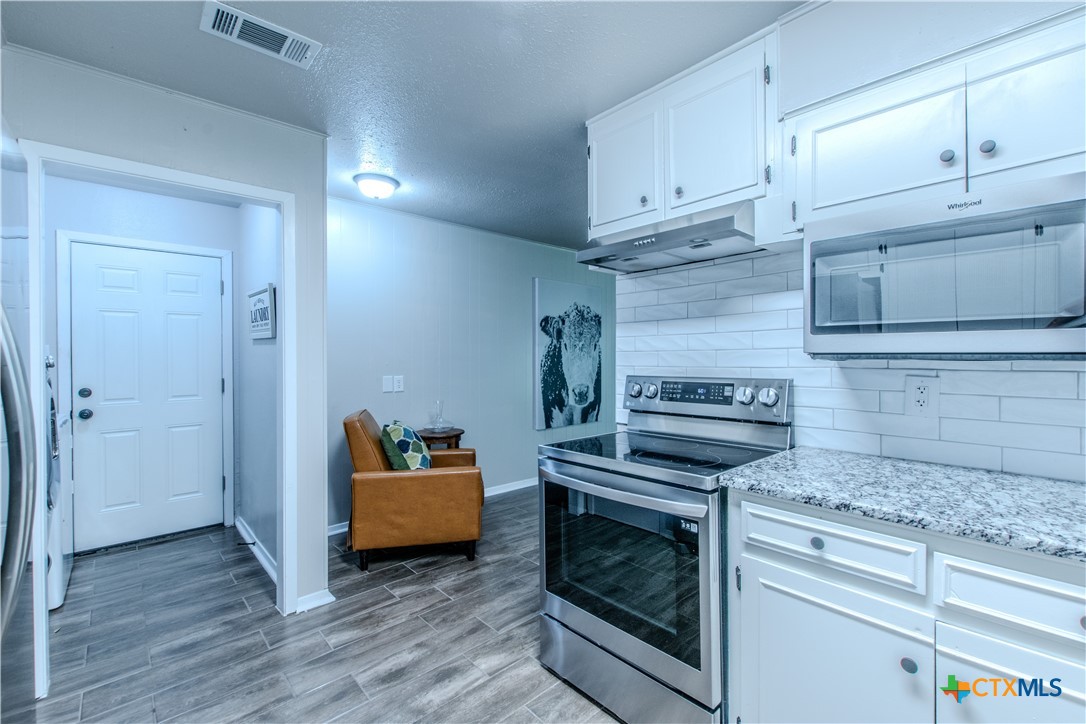 213 E Upshaw Avenue Property Photo 12