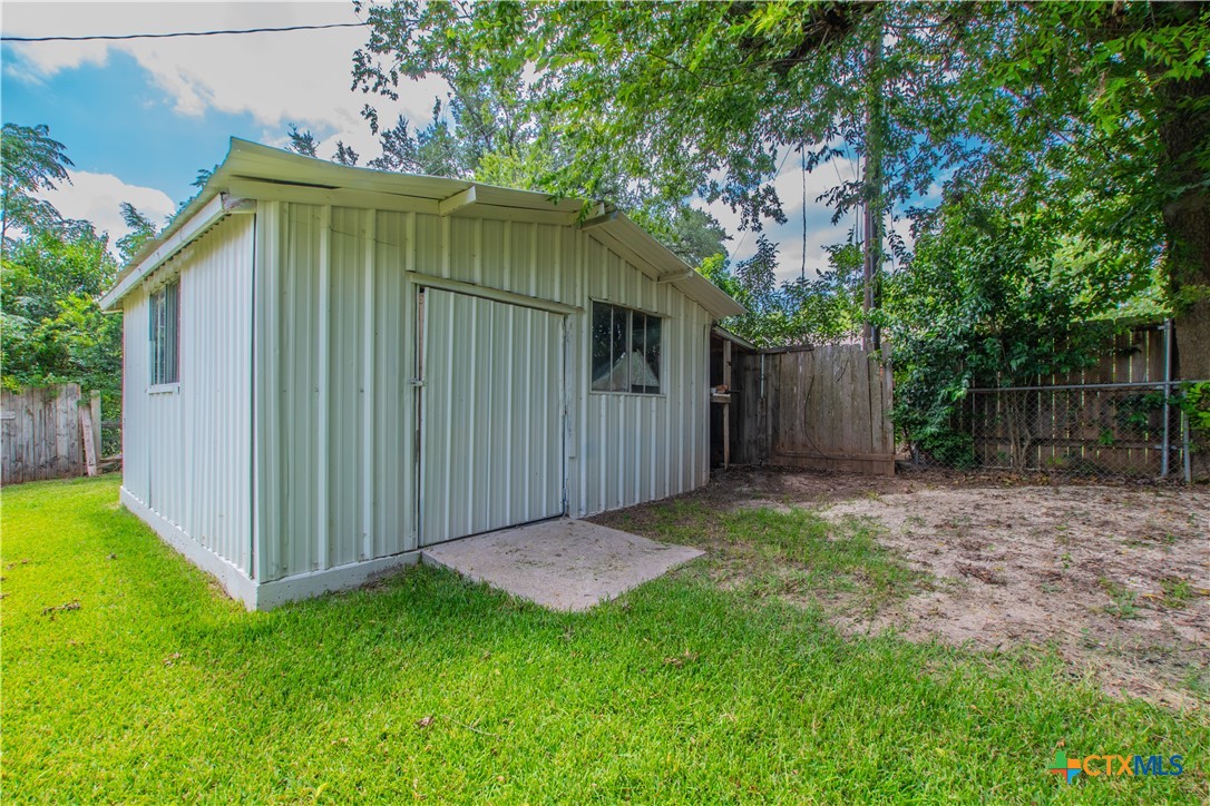 213 E Upshaw Avenue Property Photo 23