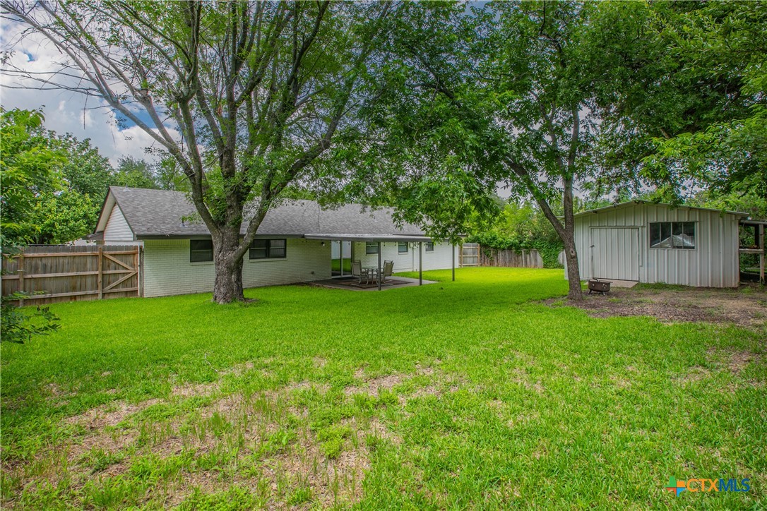 213 E Upshaw Avenue Property Photo 24