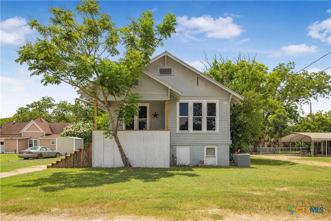 414 E Hochheim Street Property Photo 1
