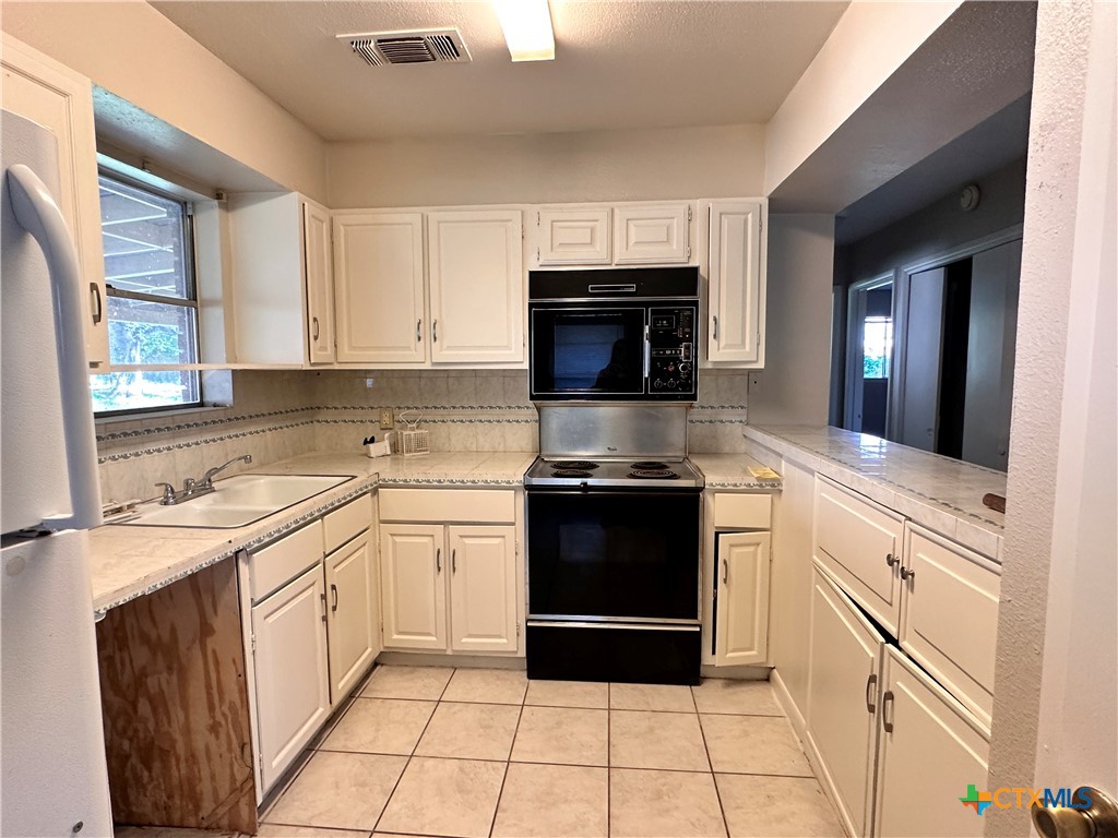 1009 Hazelton Street Property Photo 9