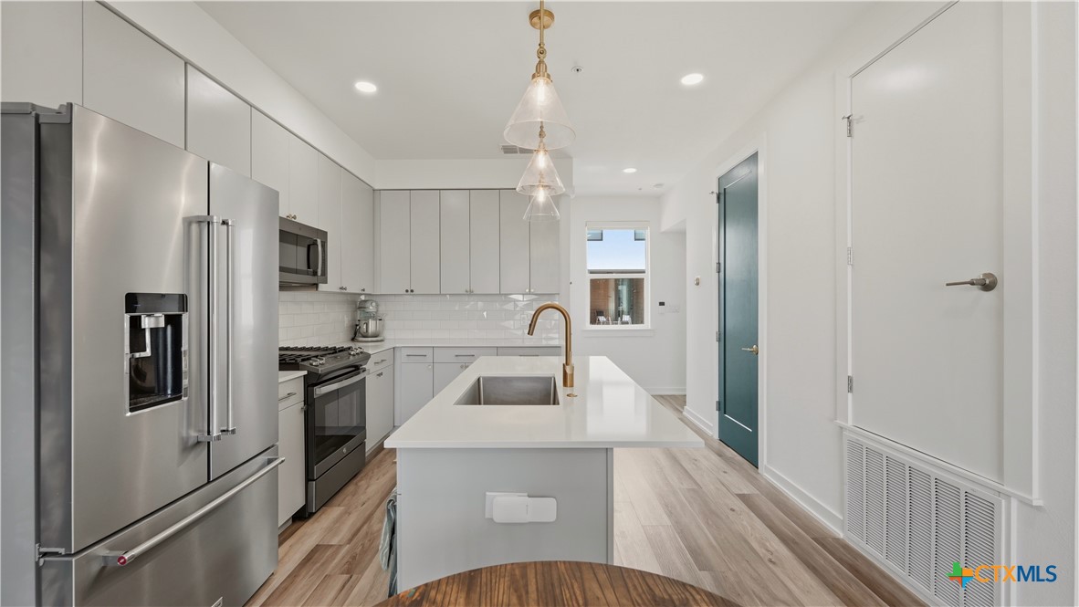 653 Stadtbach Street Property Photo 10