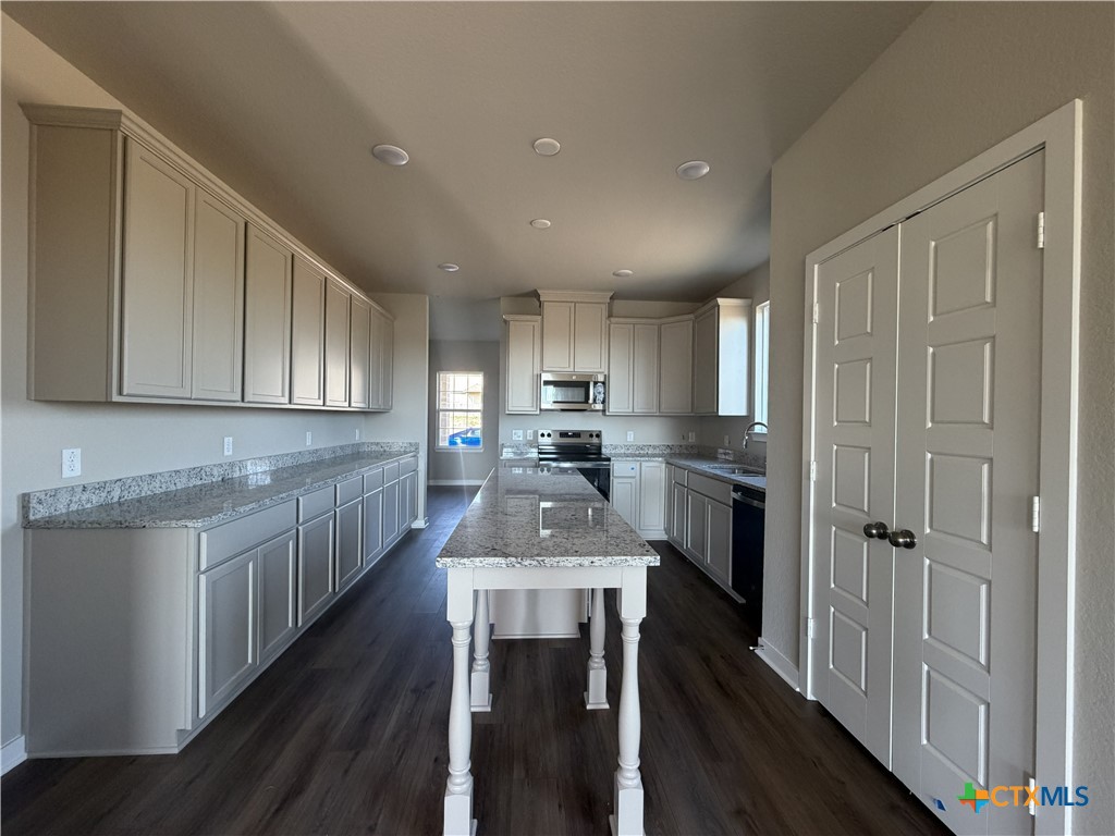 1776 Longmire Loop Property Photo 3