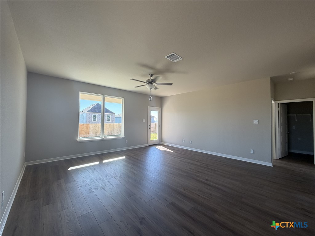 1776 Longmire Loop Property Photo 4