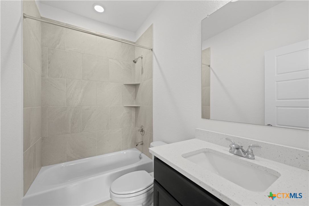 521 Pipe Creek Drive Property Photo 6