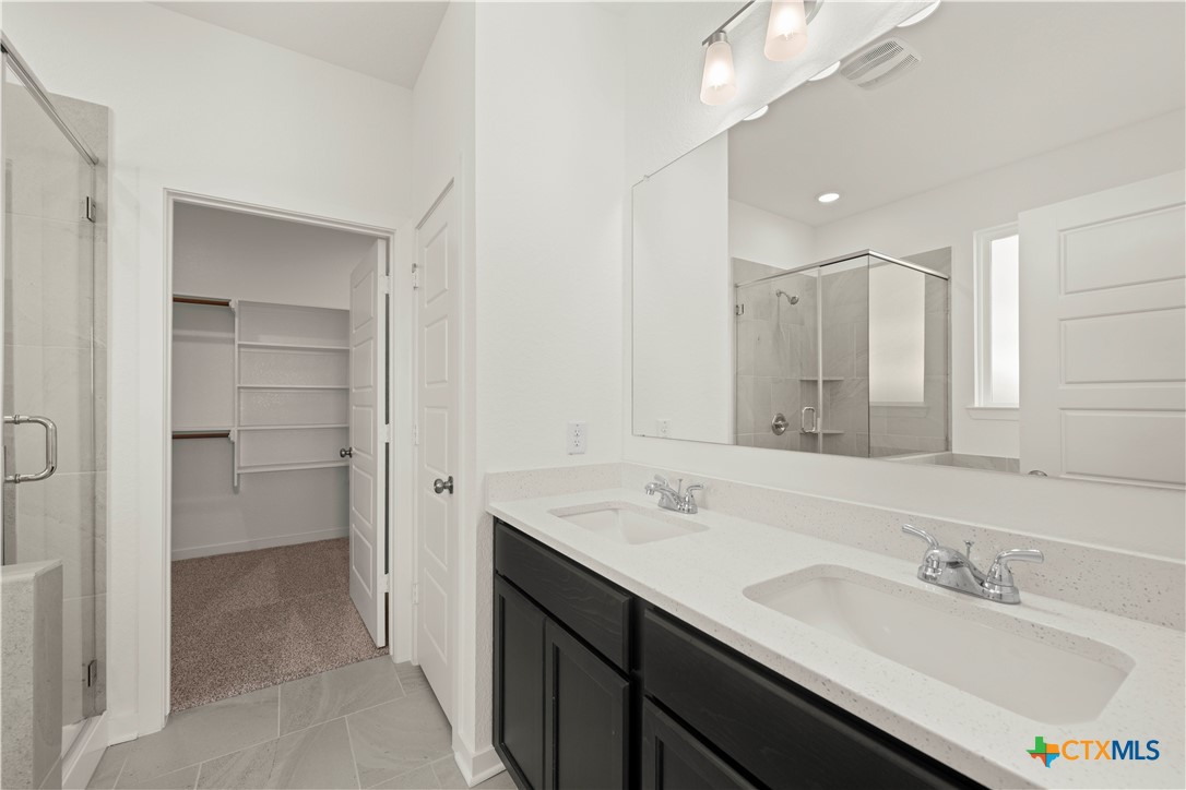521 Pipe Creek Drive Property Photo 8