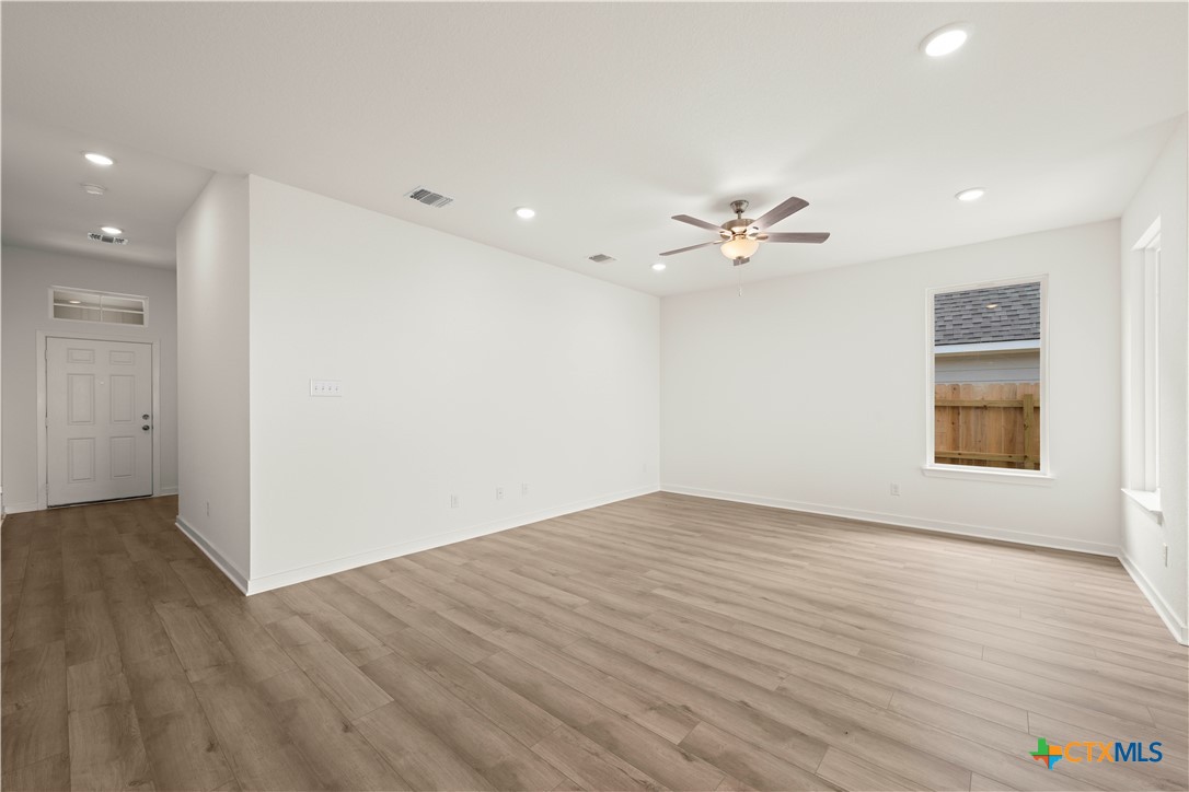 521 Pipe Creek Drive Property Photo 13