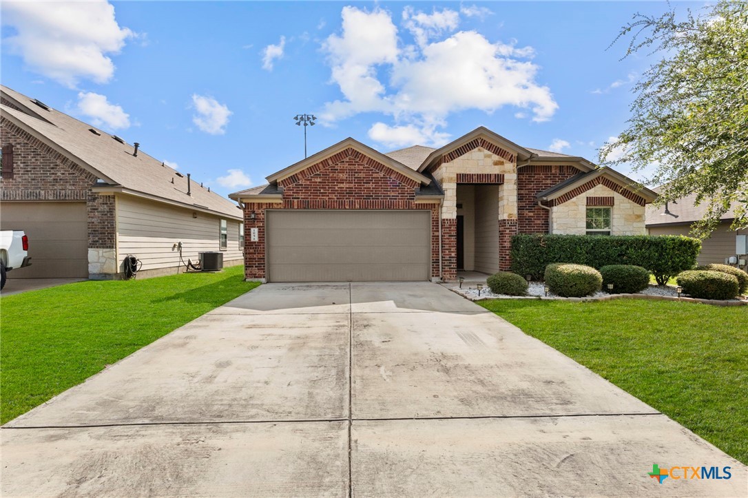 185 Silver Maple Property Photo 1