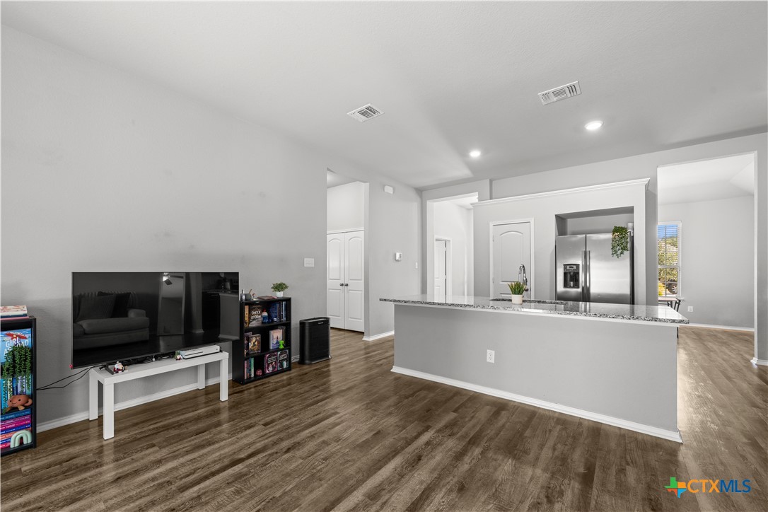 706 Hobby Road Property Photo 4