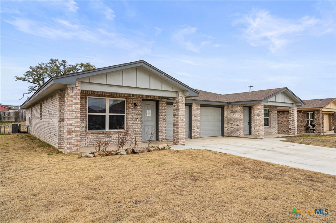 1806 Castroville Trail Property Photo 2
