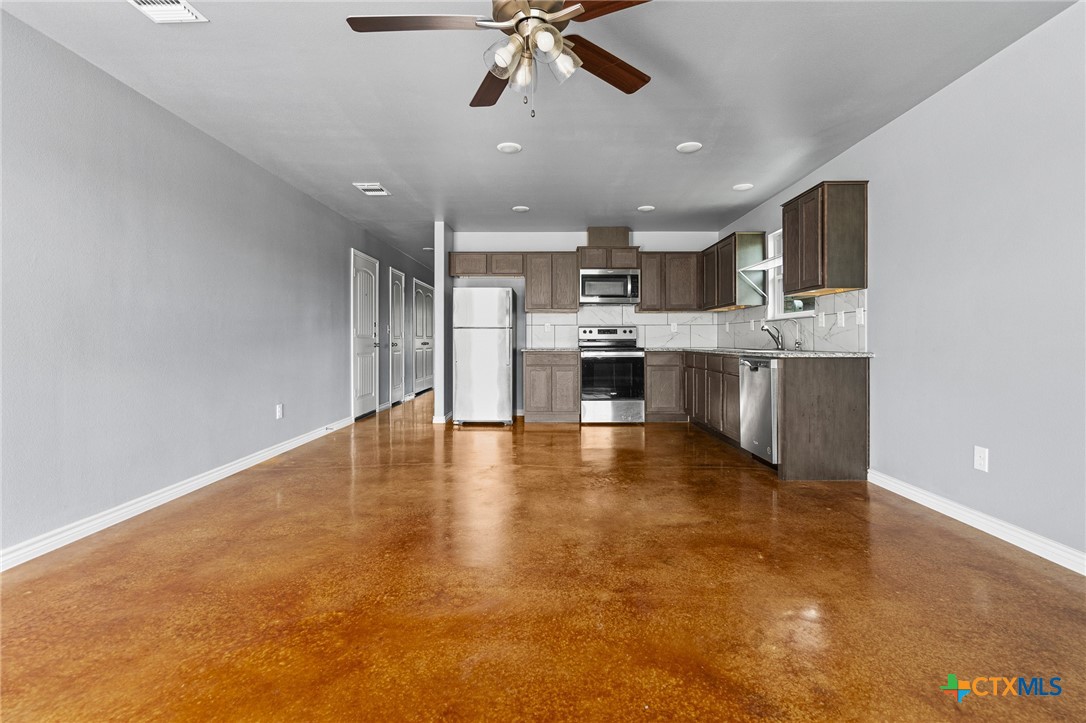 1806 Castroville Trail Property Photo 4
