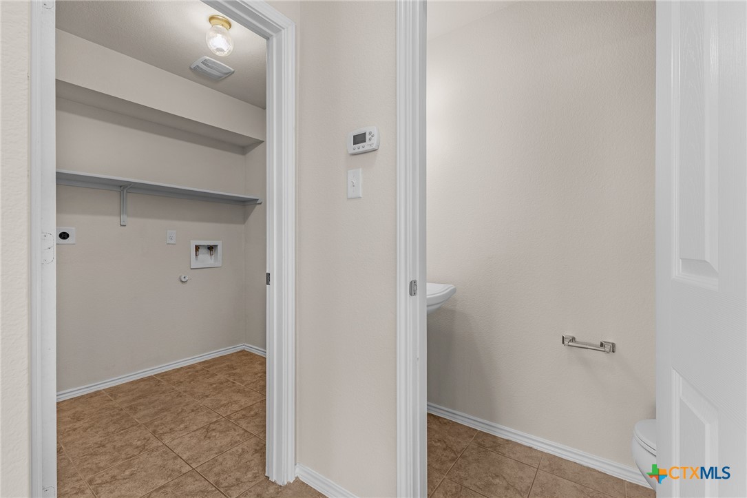 9702 Adeel Drive Property Photo 14