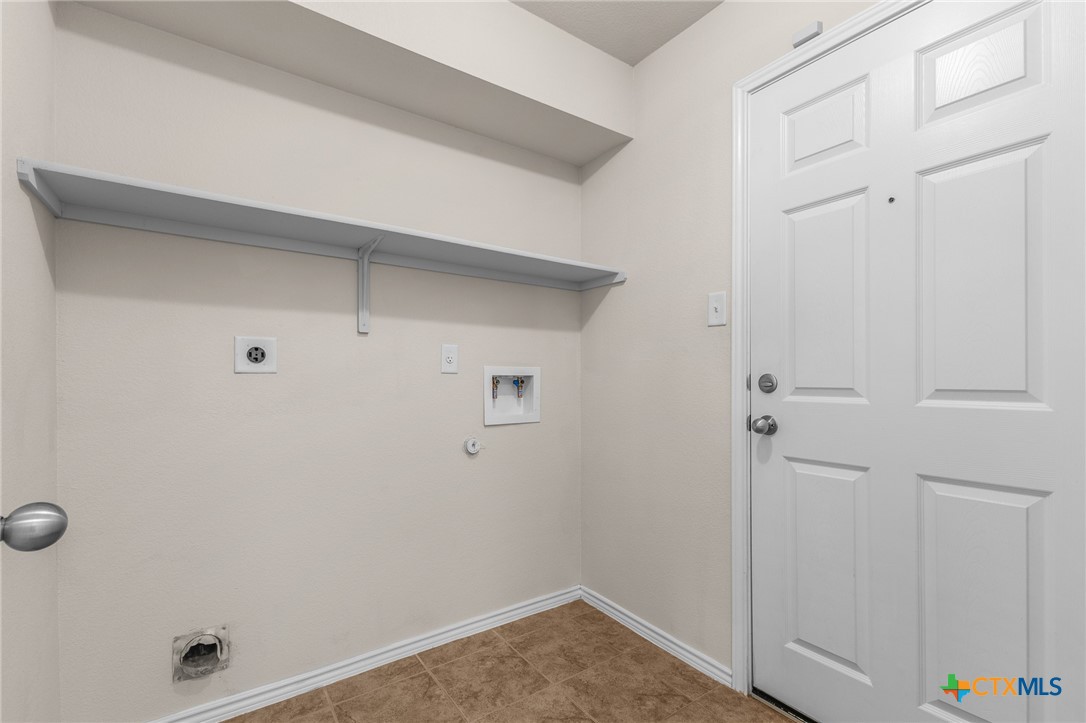 9702 Adeel Drive Property Photo 15