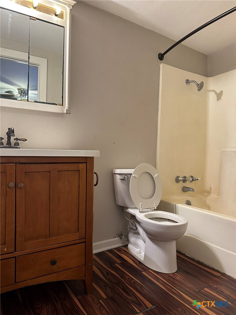 1704 Avondale Street Property Photo 8