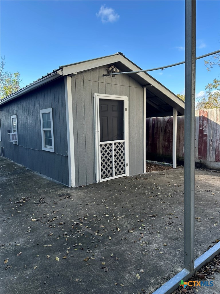 1704 Avondale Street Property Photo 11