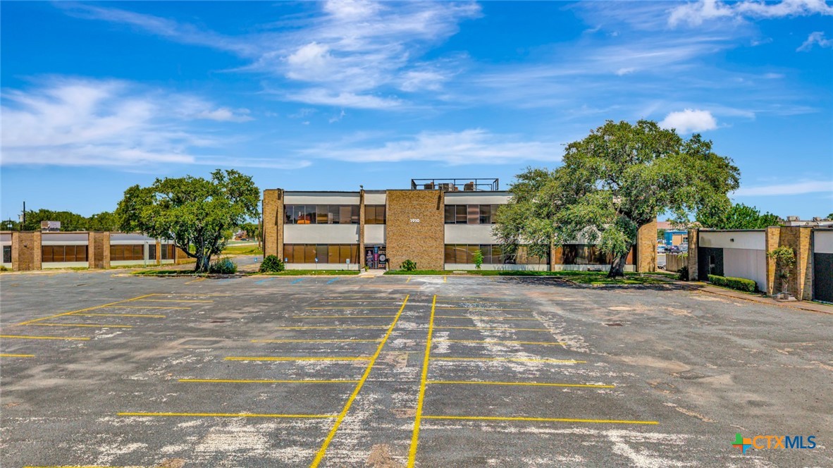 1910 Commerce Street Property Photo 1