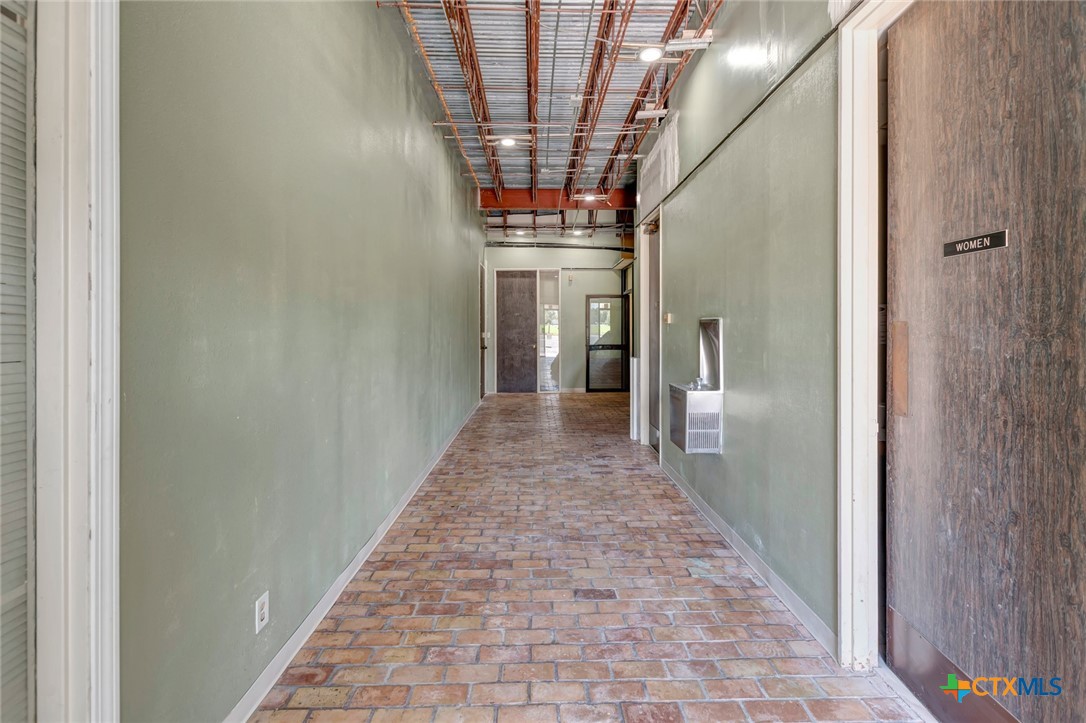 1910 Commerce Street Property Photo 3