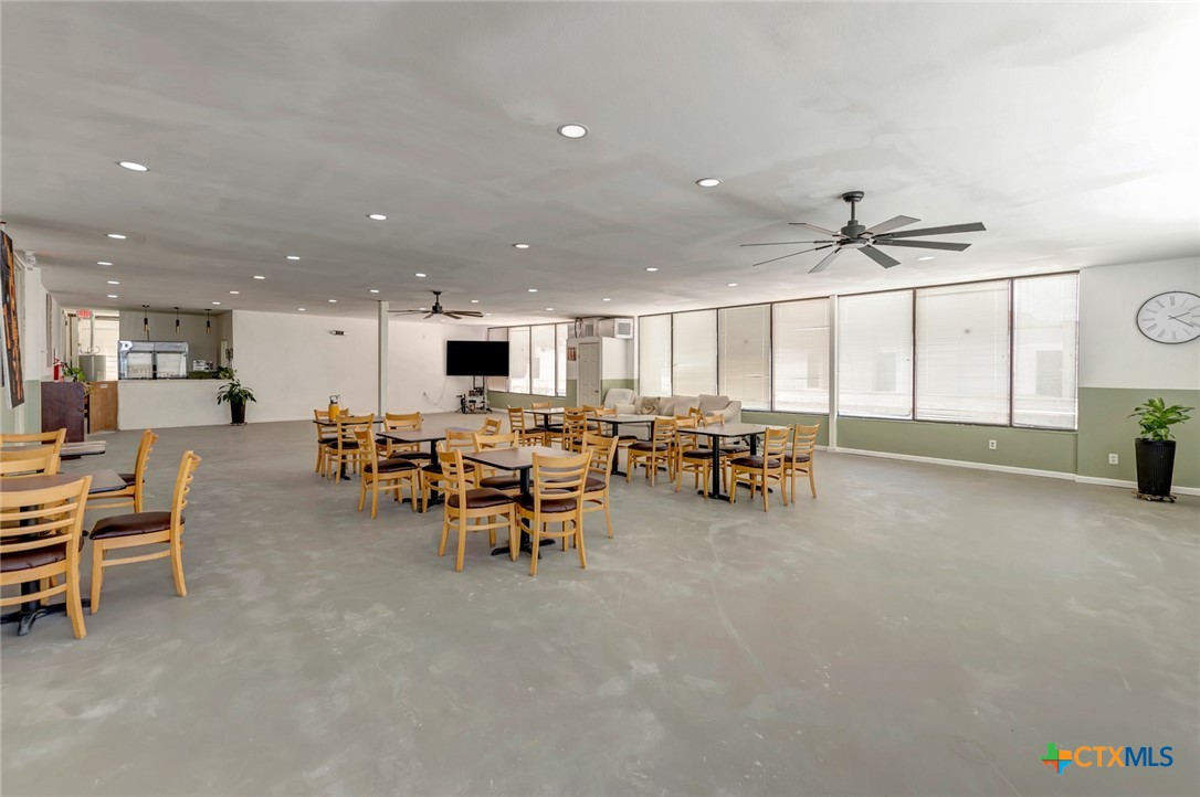 1910 Commerce Street Property Photo 4