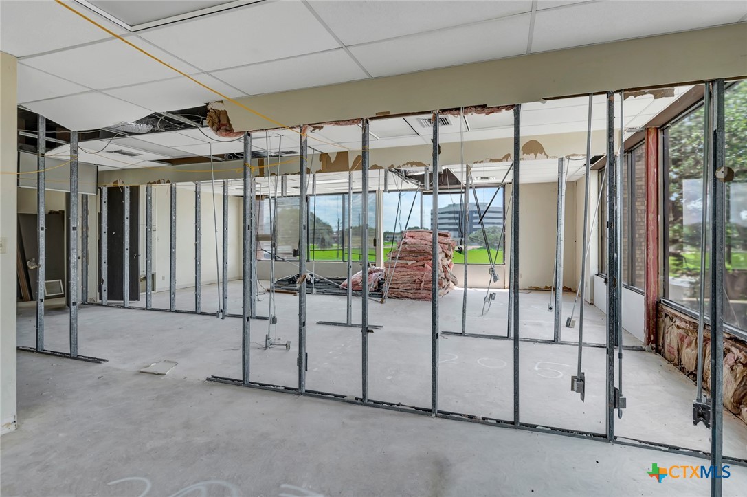 1910 Commerce Street Property Photo 8