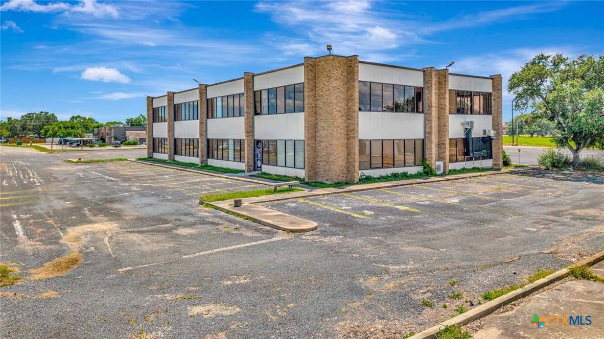 1910 Commerce Street Property Photo 10