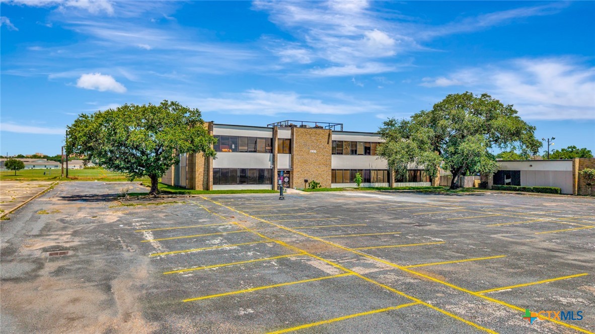 1910 Commerce Street Property Photo 11
