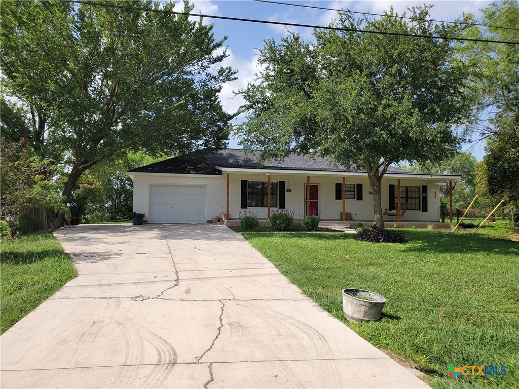 136 Royal Crest Circle Property Photo 1