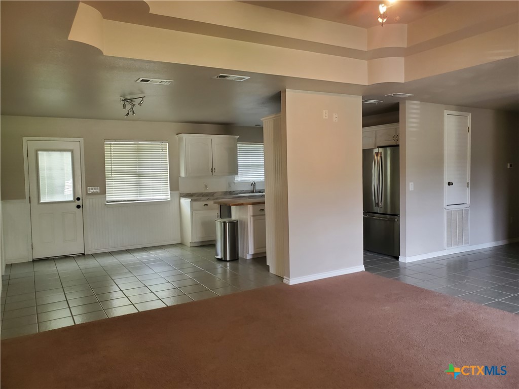 136 Royal Crest Circle Property Photo 4