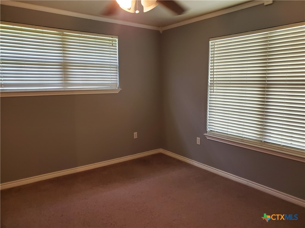 136 Royal Crest Circle Property Photo 10