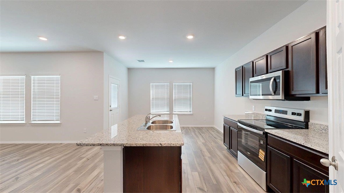 421 Hector Loop Property Photo 11