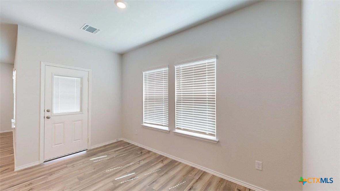 421 Hector Loop Property Photo 12