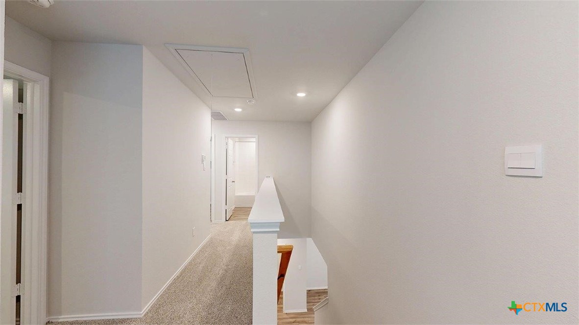 421 Hector Loop Property Photo 22