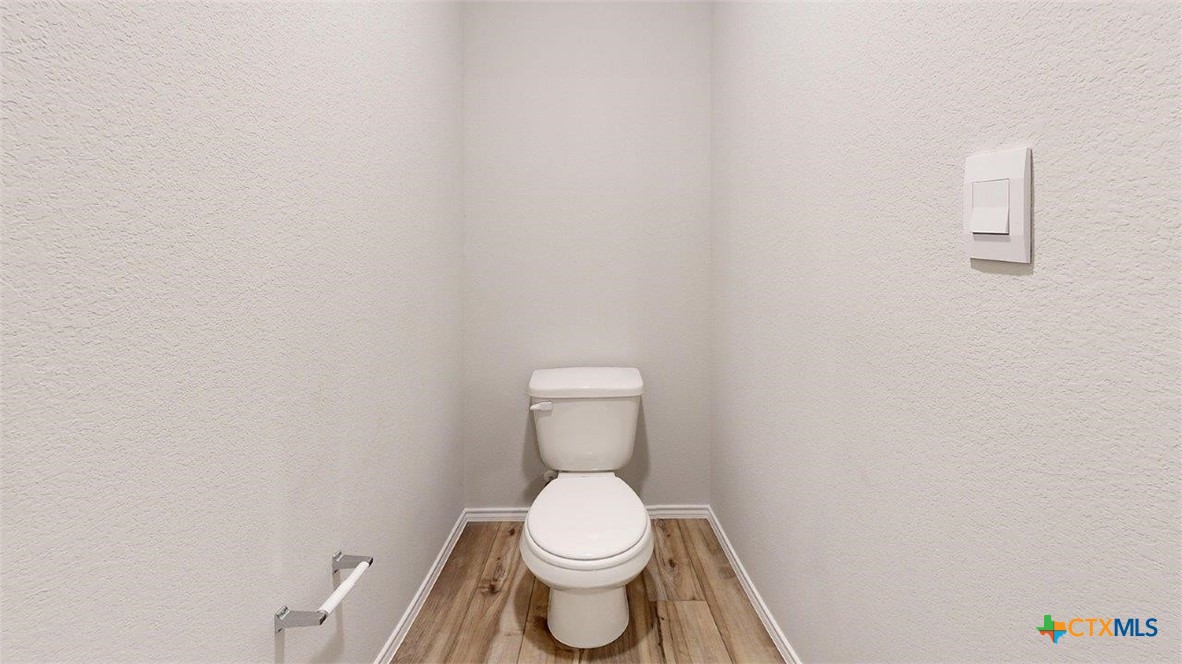 421 Hector Loop Property Photo 31
