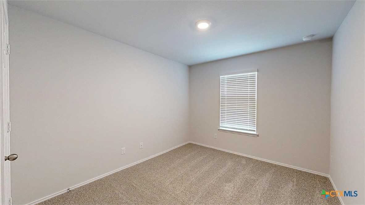 421 Hector Loop Property Photo 35