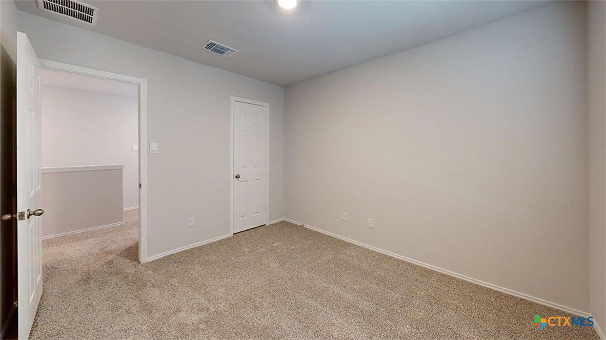 421 Hector Loop Property Photo 36