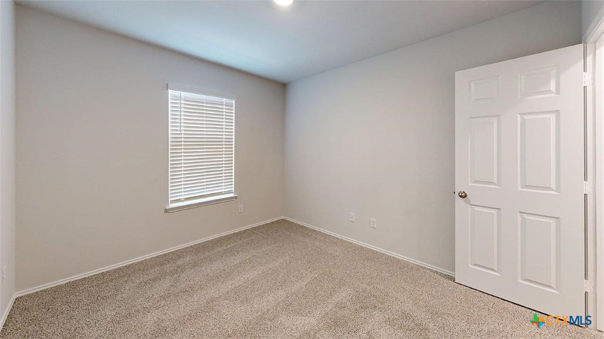 421 Hector Loop Property Photo 37