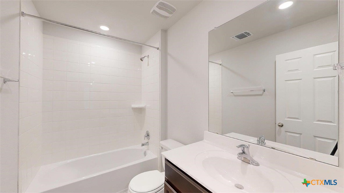 421 Hector Loop Property Photo 39