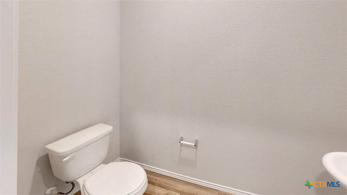 421 Hector Loop Property Photo 40