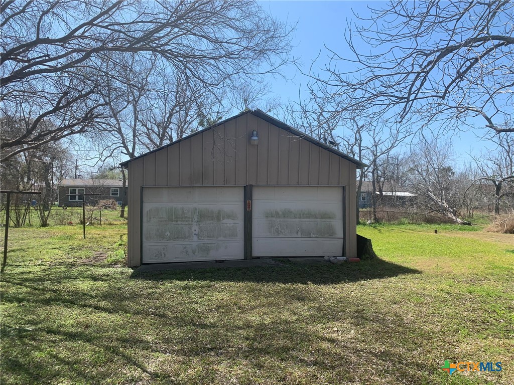 10704 State Highway 185 Property Photo 3