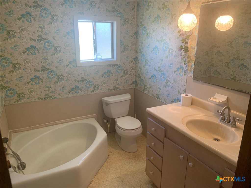 10704 State Highway 185 Property Photo 15